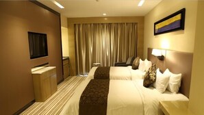 Desk, WiFi (free) - Royal hotel (Wuhan)