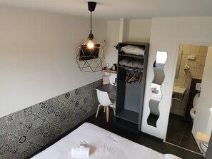 Schreibtisch, kostenloses WLAN, Bettwäsche