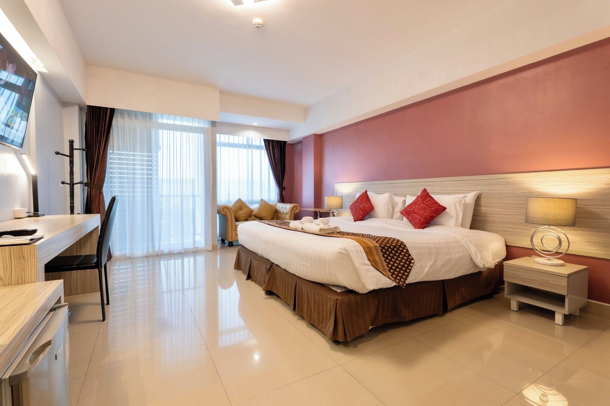 Caja de seguridad en la habitación y decoración personalizada 