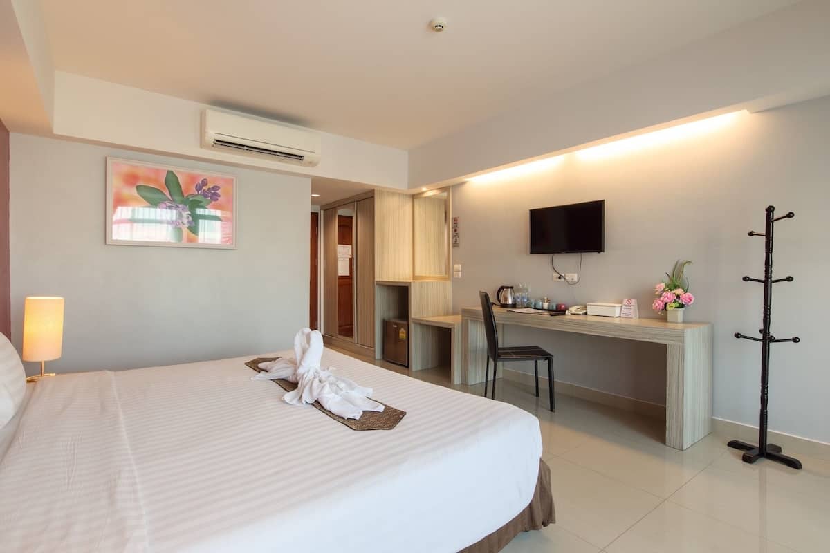 Superior Double Room | In-room safe, individually decorated, desk, laptop workspace