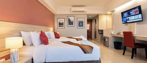 Deluxe Twin Room | In-room safe, individually decorated, desk, laptop workspace