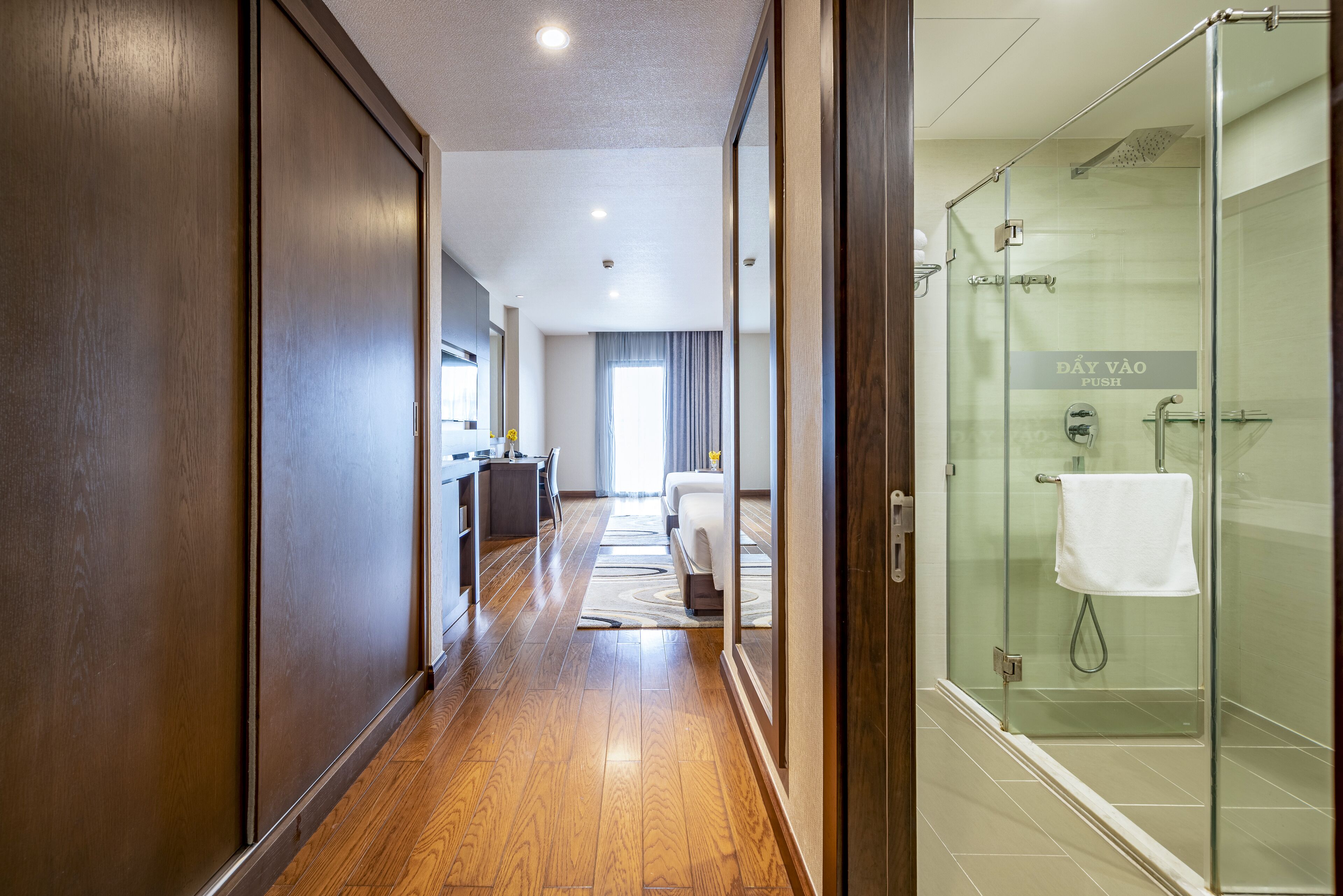 premier twin | 1 bedroom, minibar, in-room safe, desk