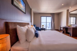 Premier King | Minibar, caja fuerte, escritorio y cortinas opacas