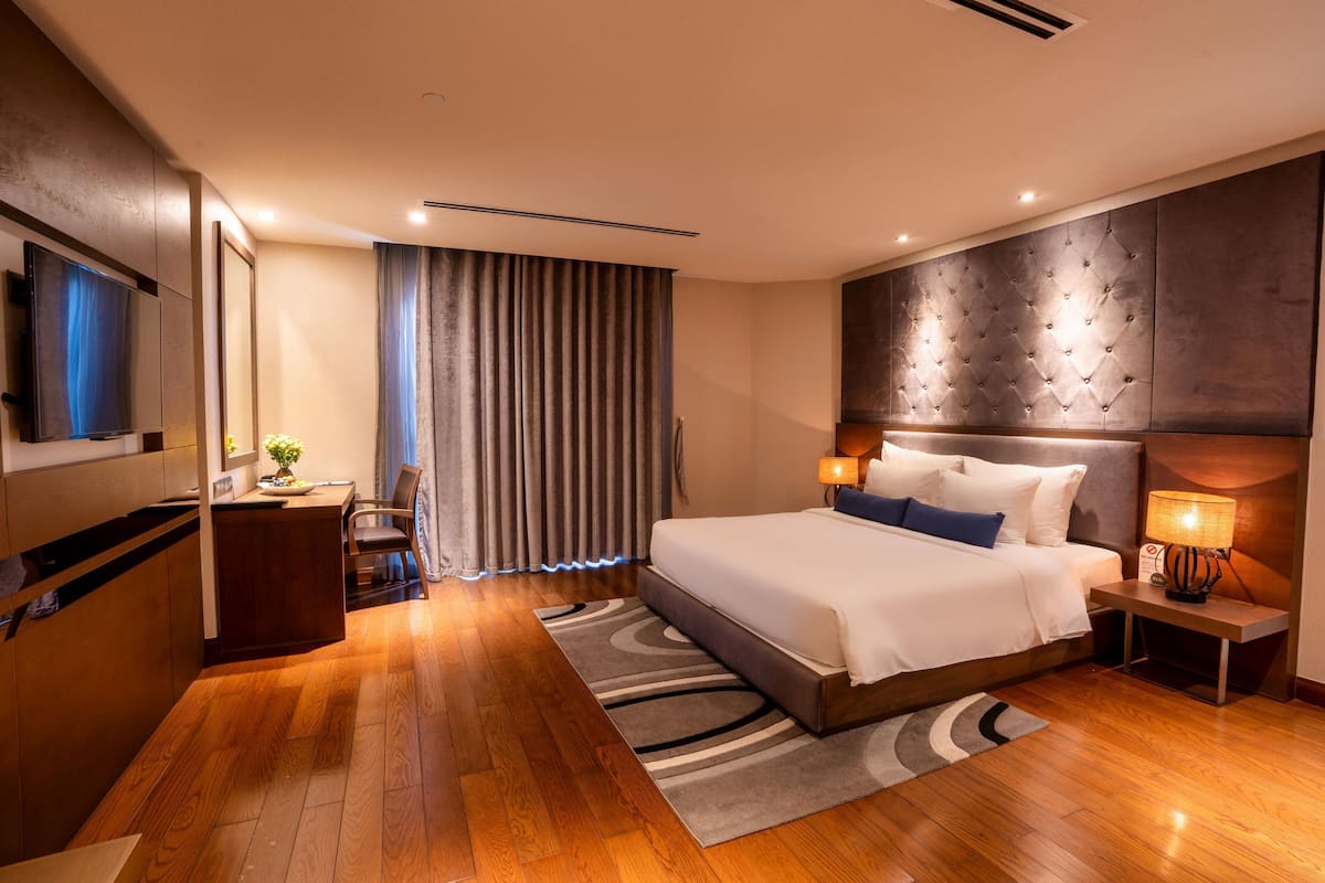 Diamond Family | 1 bedroom, minibar, in-room safe, desk