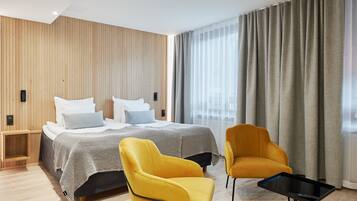 Premium bedding, pillow-top beds, minibar, in-room safe