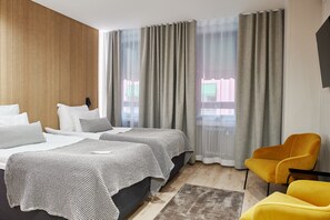 Ropa de cama de alta calidad, colchones con pillow-top y minibar 