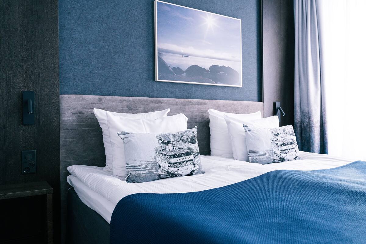 superior double room | premium bedding, pillow-top beds, minibar, in-room safe