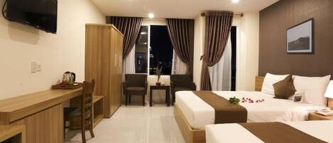 Habitación doble Deluxe, balcón | Minibar, escritorio y wifi gratis