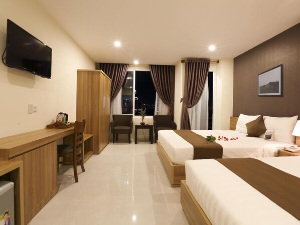 Habitación doble Deluxe, balcón | Minibar, escritorio y wifi gratis