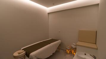 Diepe bindweefselmassages, sportmassages, manicures en pedicures