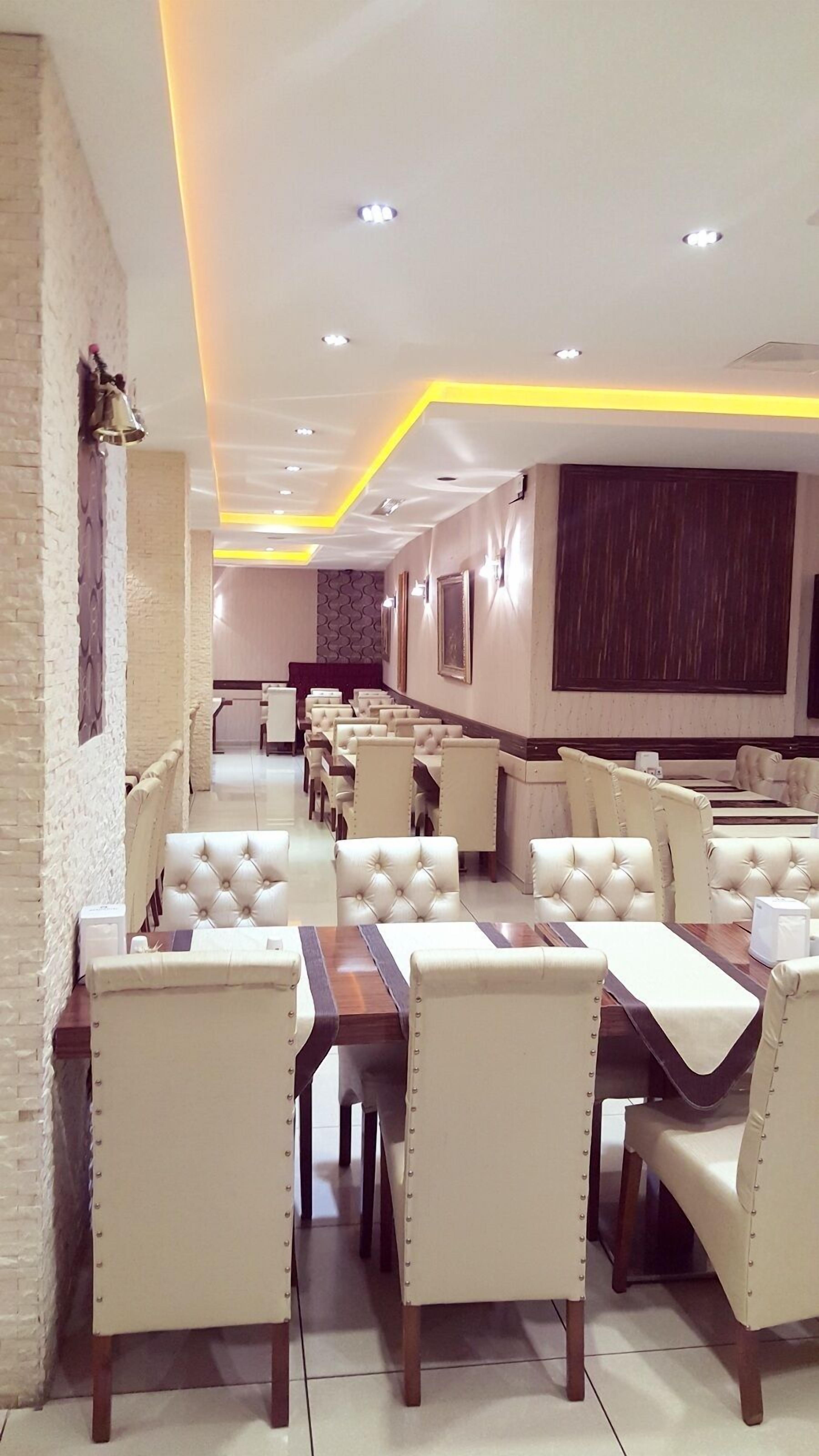 Breakfast, lunch and dinner served