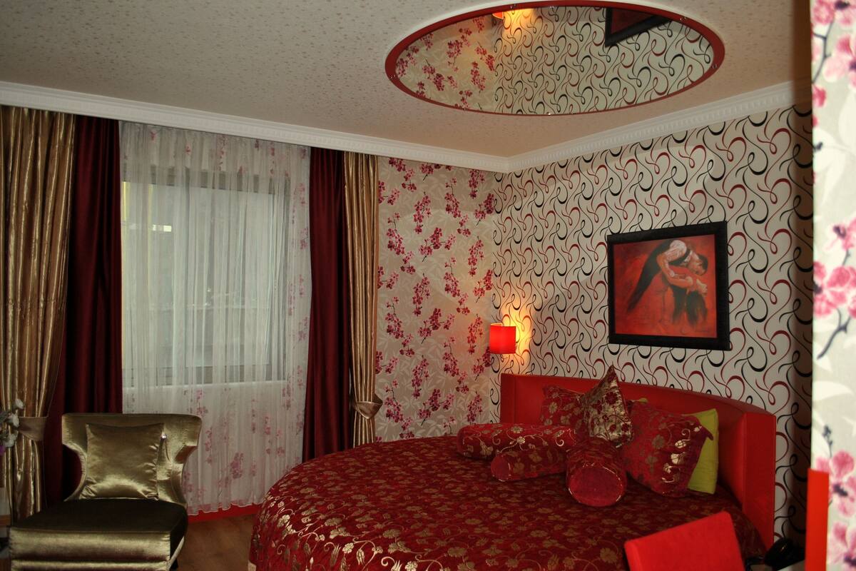 Honeymoon Room | Minibar, in-room safe, desk, cribs (free)