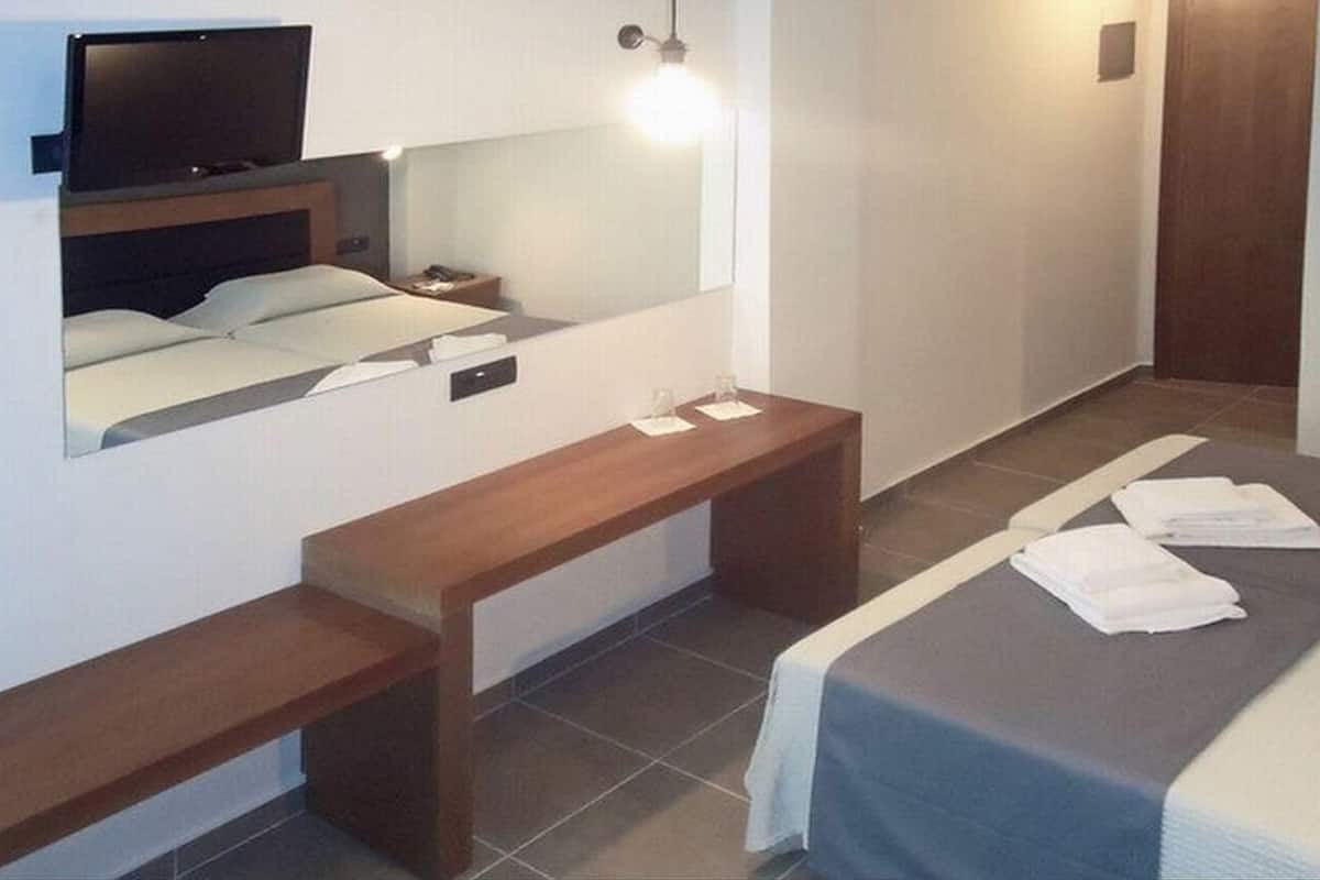 Camas plegables/adicionales gratuitas, wifi y ropa de cama