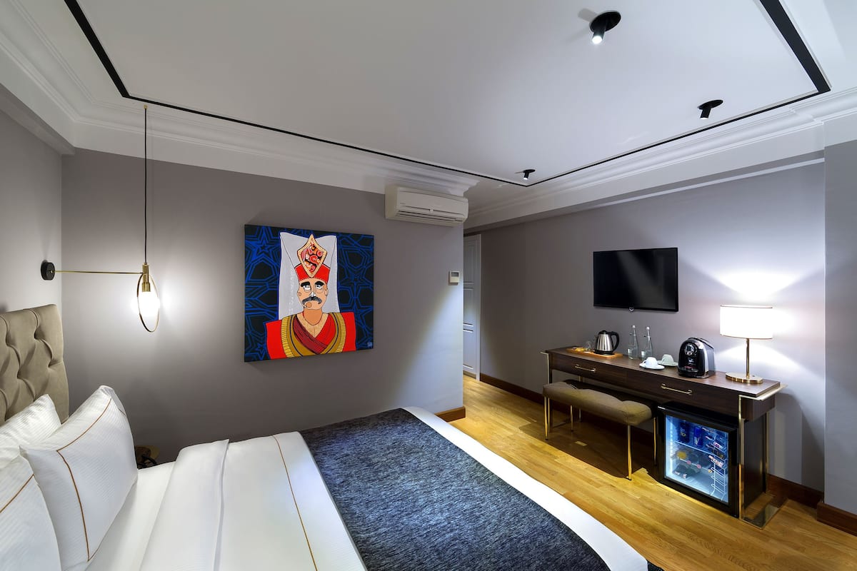 Premium bedding, minibar, in-room safe, desk