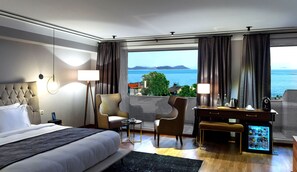 Penthouse Suite With Terrace | Premium bedding, minibar, in-room safe, desk - Walton Hotels Sultanahmet (Istanbul)