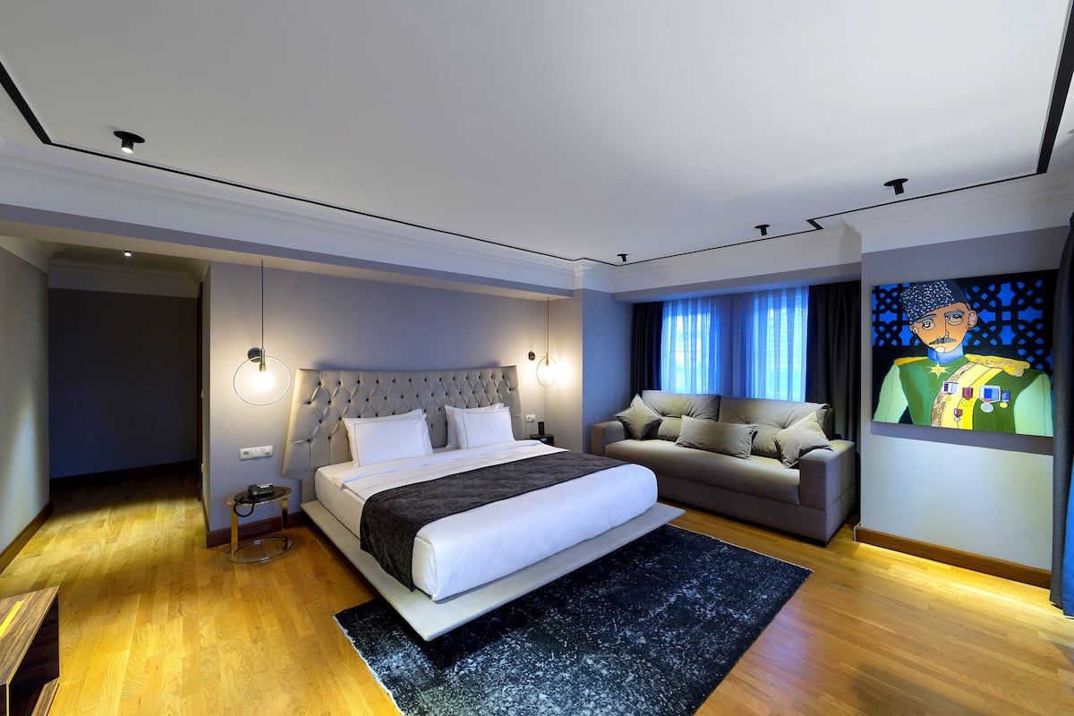 Premium bedding, minibar, in-room safe, desk