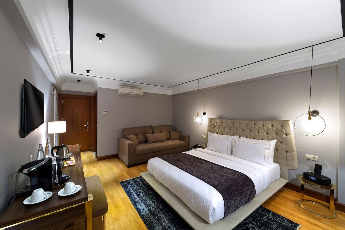 Premium bedding, minibar, in-room safe, desk