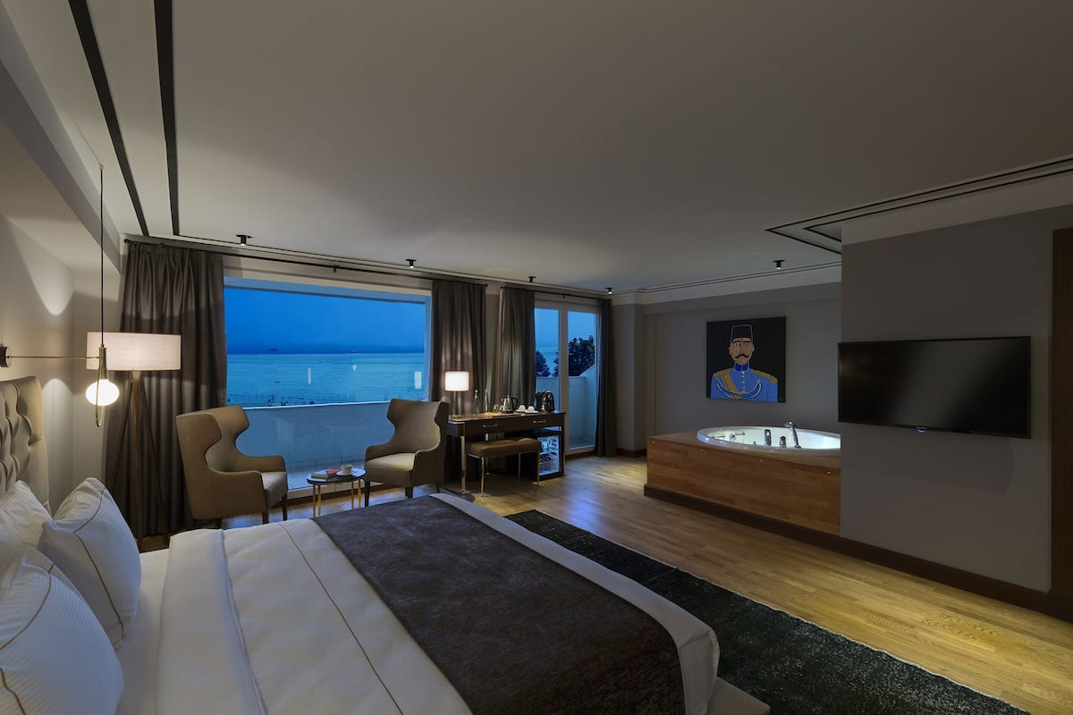 Premium bedding, minibar, in-room safe, desk