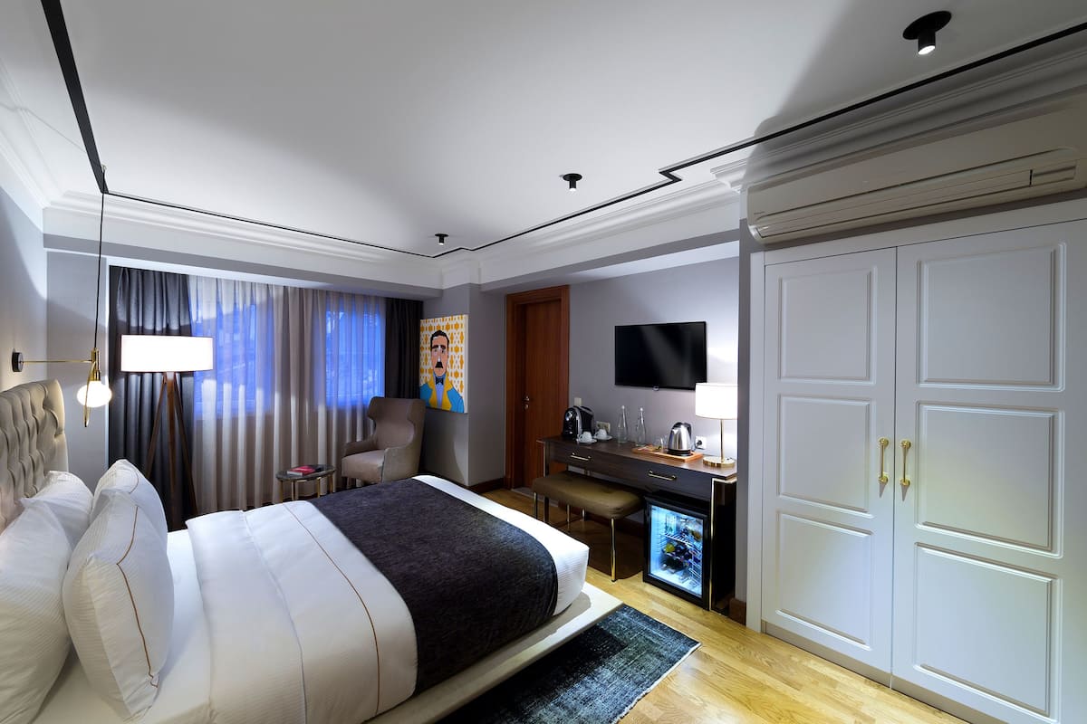 Premium bedding, minibar, in-room safe, desk