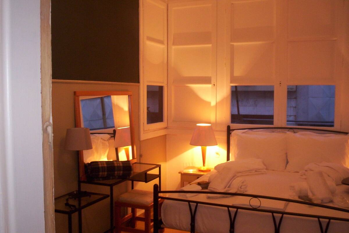 Royal Double Room, 1 Queen Bed, Shared Bathroom