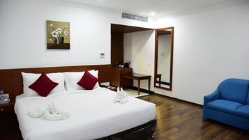 Royal Room, City View, Corner | In-room safe, soundproofing, iron/ironing board, rollaway beds