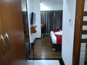 Quarto real, vista para a cidade, no canto | Cofres nos quartos, quartos à prova de som