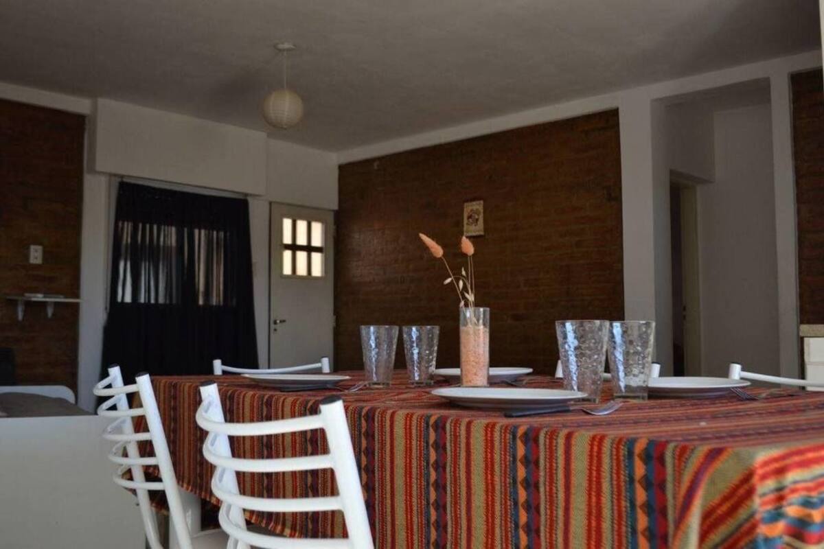 Apartment, 2 Schlafzimmer | Essbereich im Zimmer
