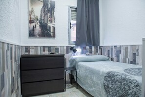 Free WiFi, bed sheets - Hostal Avenida de Madrid (Terrassa)