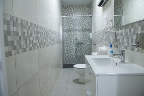 Shared bathroom - Hostal Avenida de Madrid (Terrassa)