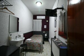 Free WiFi, bed sheets - Hostal Avenida de Madrid (Terrassa)