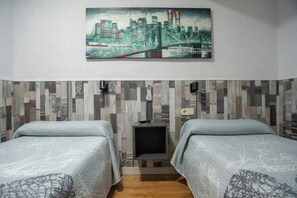 Free WiFi, bed sheets - Hostal Avenida de Madrid (Terrassa)