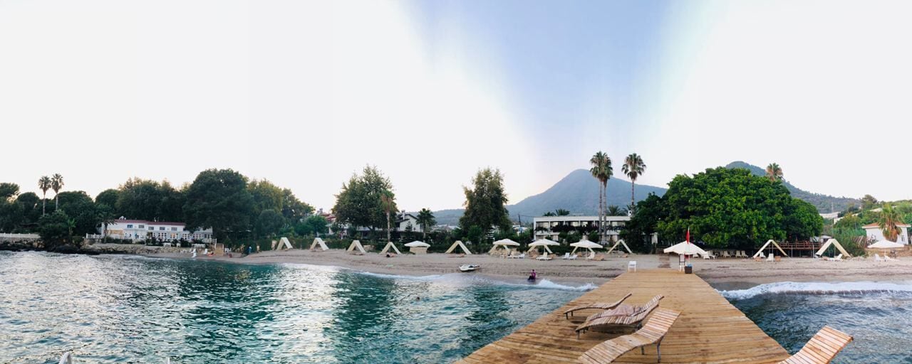 Private beach, sun-loungers, beach umbrellas, beach towels