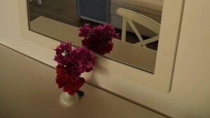 Ropa de cama de alta calidad y minibar