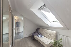 Duplex, 3 Bedrooms, Kitchen (FeWo6) | Living area | 32-inch flat-screen TV with satellite channels, LED TV