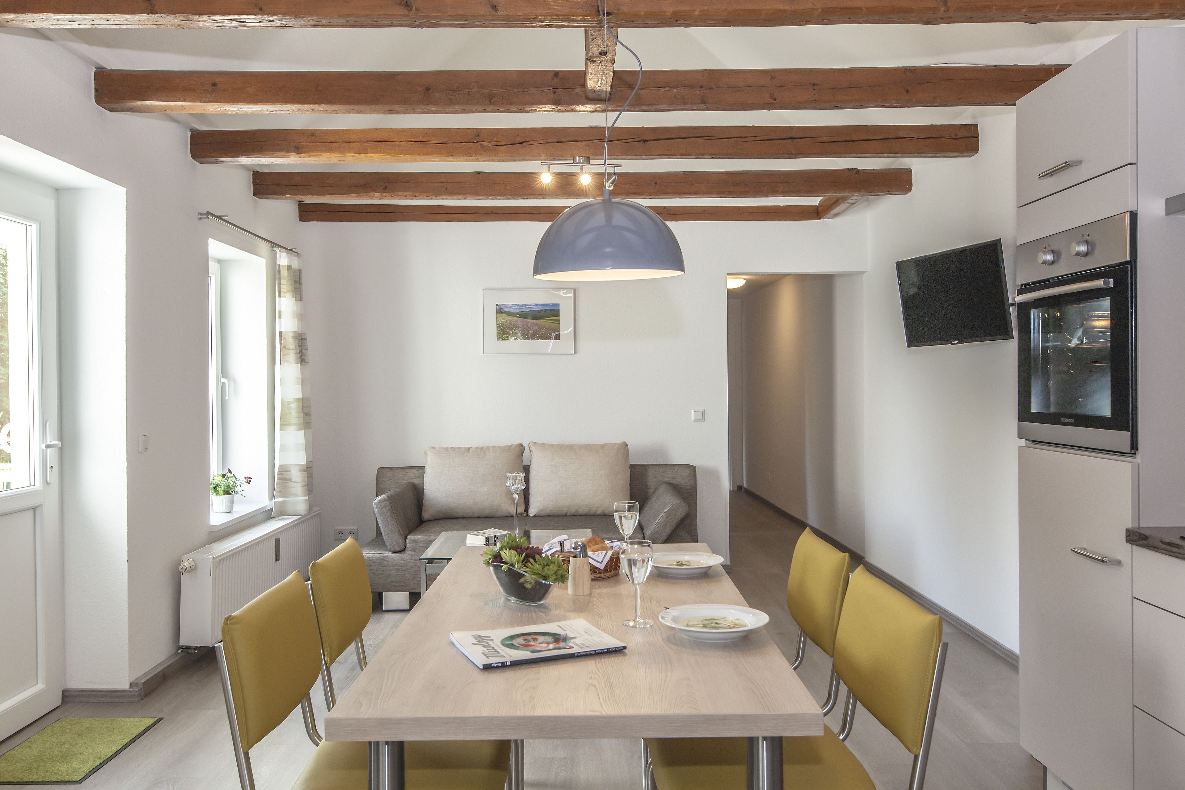 Appartement, 2 chambres, cuisine (FeWo7) | Coin séjour | Télévision à écran plat de 32 pouces avec chaînes par satellite
