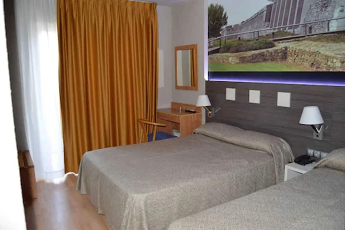 Premium bedding, in-room safe, desk, blackout drapes