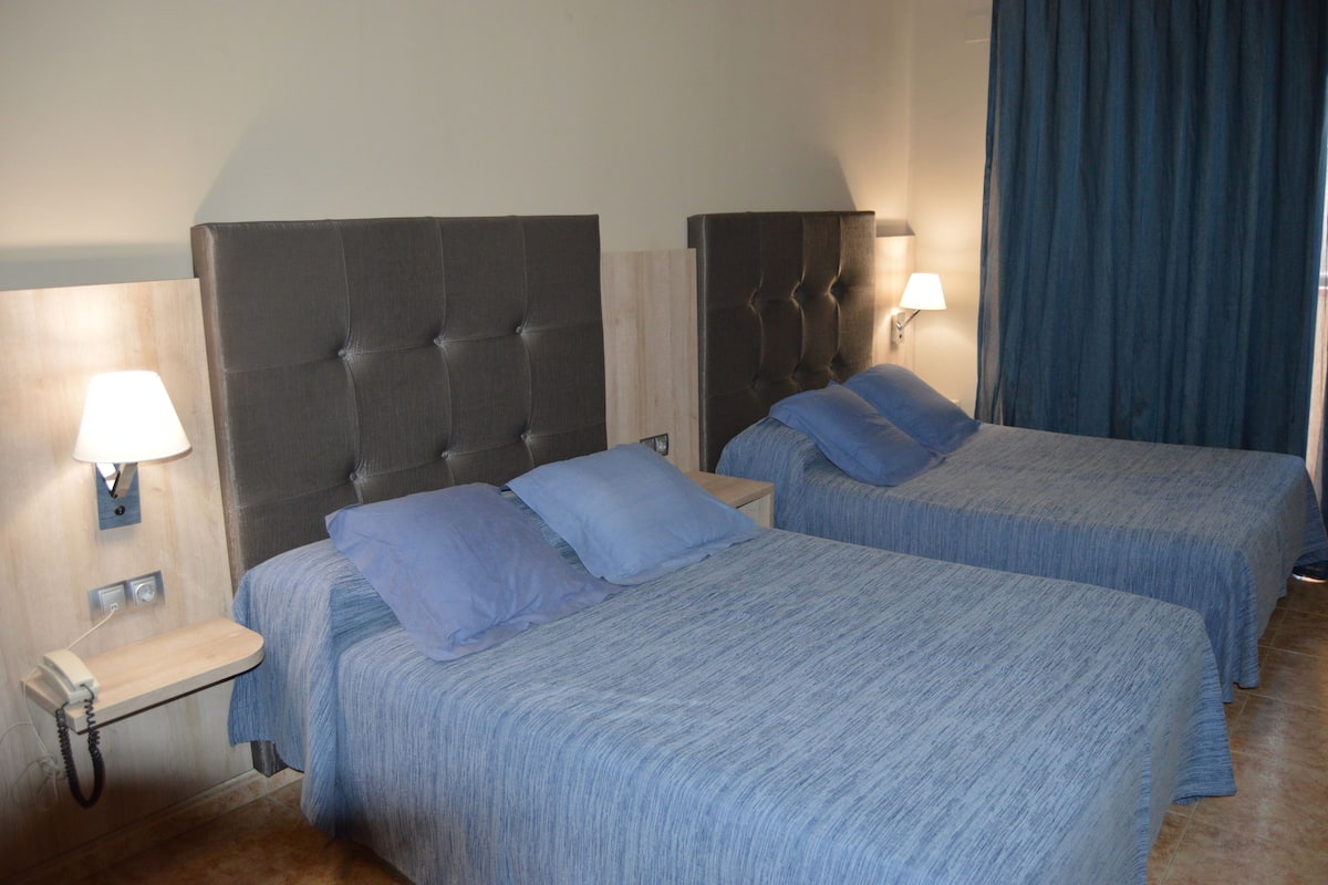 Premium bedding, in-room safe, desk, blackout drapes