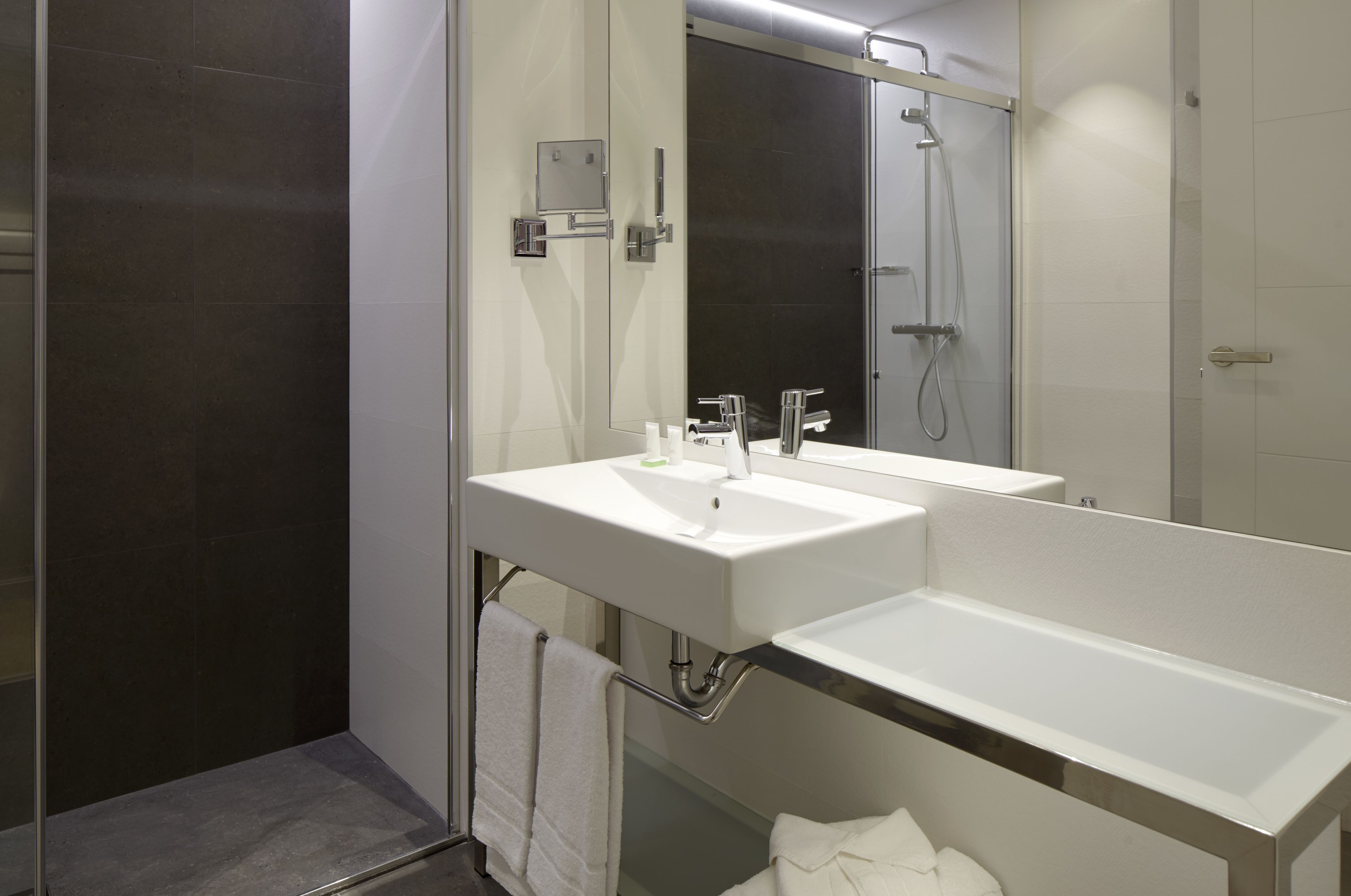 1 bedroom, premium bedding, minibar, in-room safe