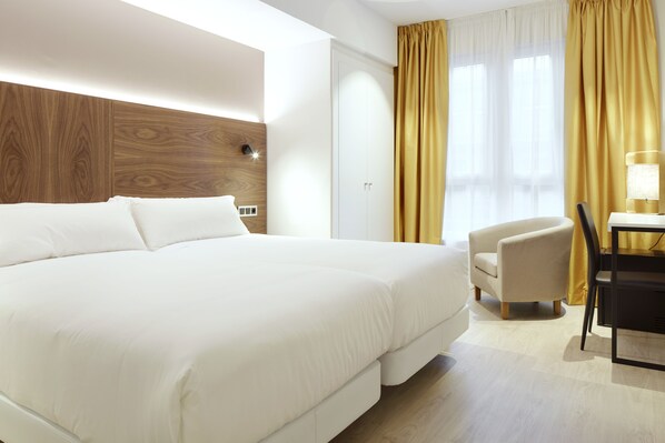 Deluxe Double or Twin Room | 1 bedroom, premium bedding, minibar, in-room safe
