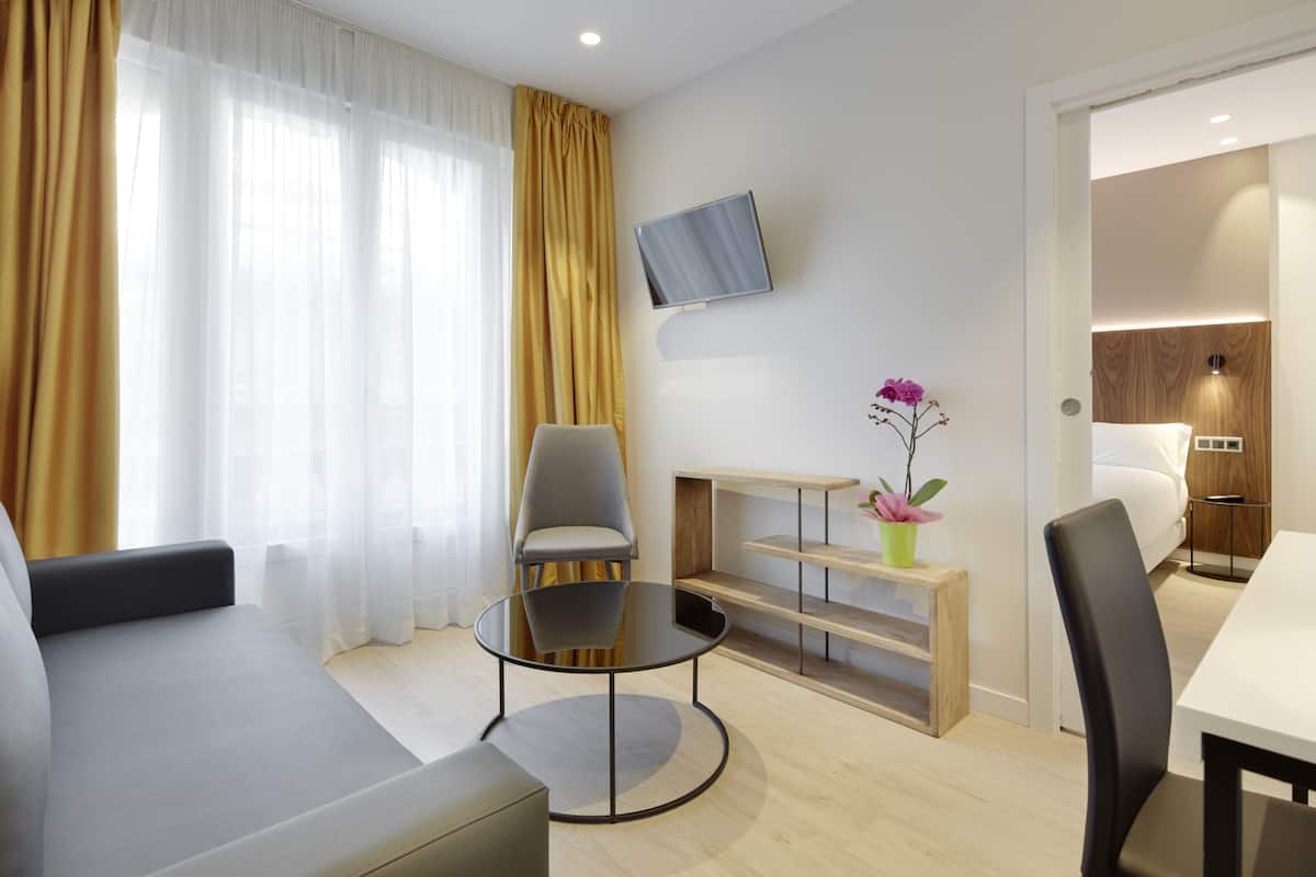 Suite | 1 bedroom, premium bedding, minibar, in-room safe