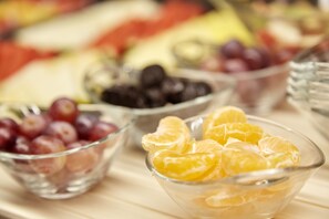 Daily cooked-to-order breakfast (EUR 17 per person)