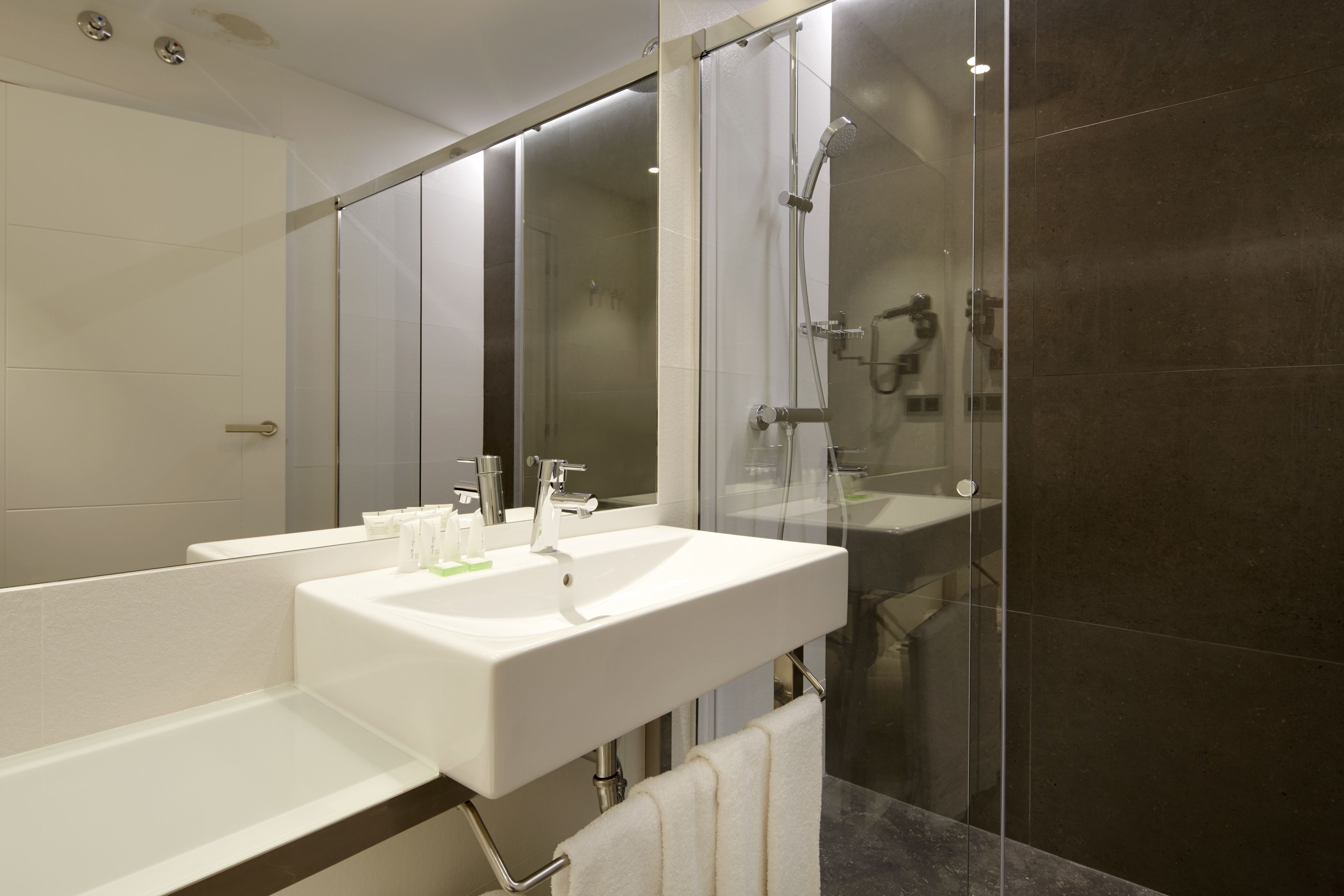 suite | bathroom | hair dryer, bidet, towels, soap