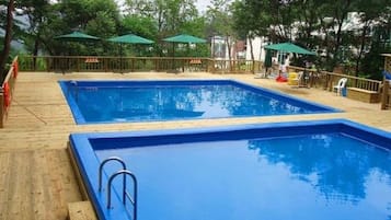 Seasonal outdoor pool, pool umbrellas
