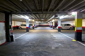 Estacionamiento: 12 por noche