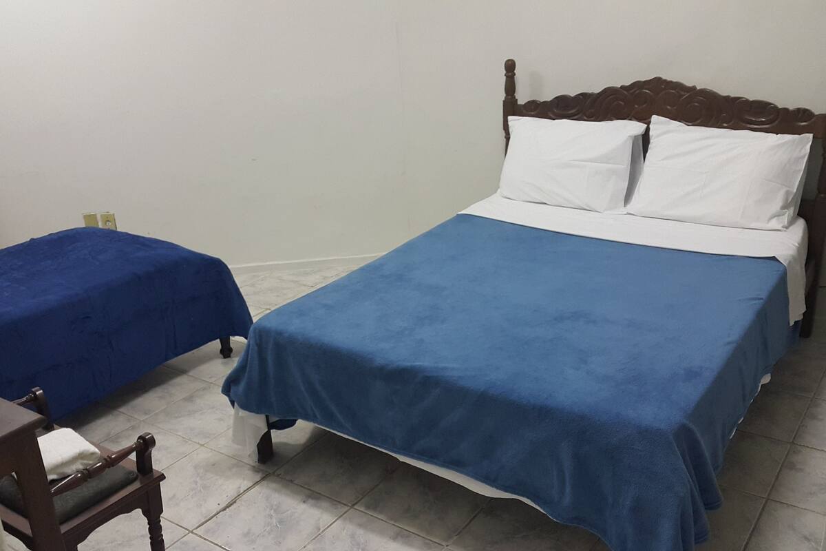 Business Suite | Premium bedding, free WiFi