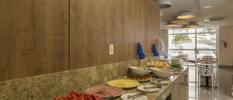 Morgenmadsbuffet hver dag (25 BRL pr. person)