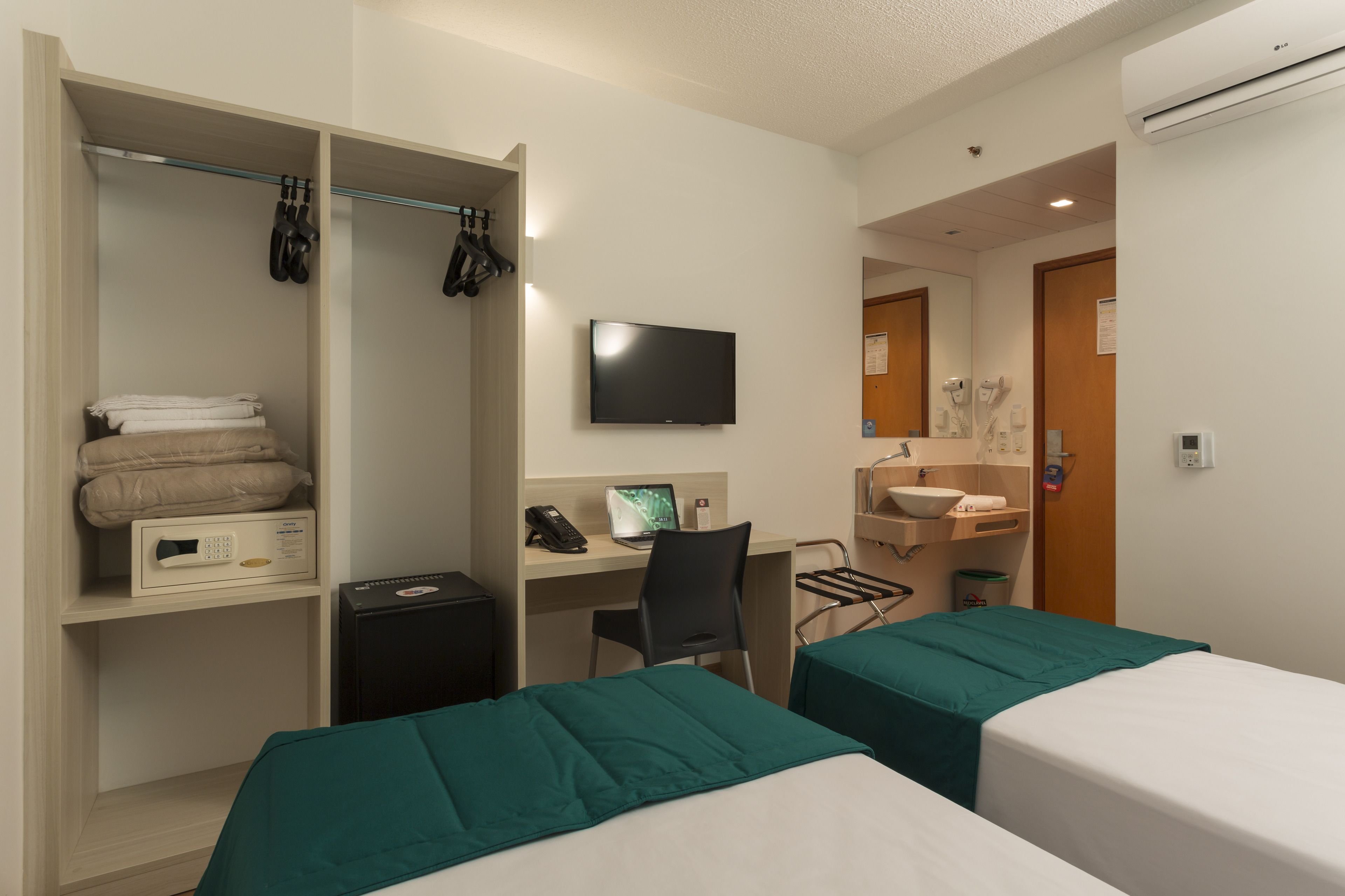 standard twin room | in-room safe, desk, blackout curtains, soundproofing