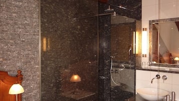 Room (Heinrich Fischer) | Bilik Mandi | Pancuran mandi, pengering rambut, tuala disediakan