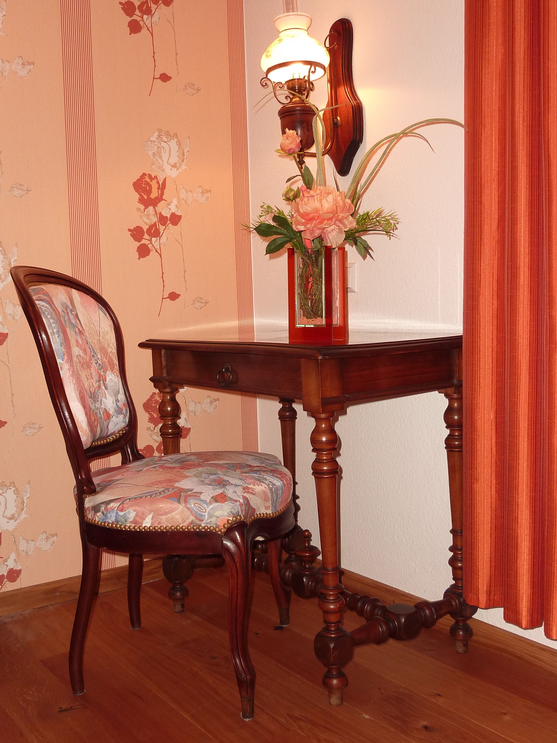 hansi bachmann room  | room amenity