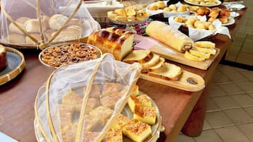 Free daily buffet breakfast
